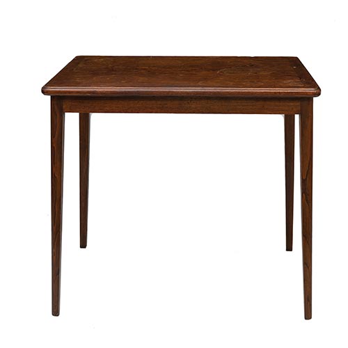 Sub.:5-On - Lote: 3 -  Mesa auxiliar con esquinas redondeadas.