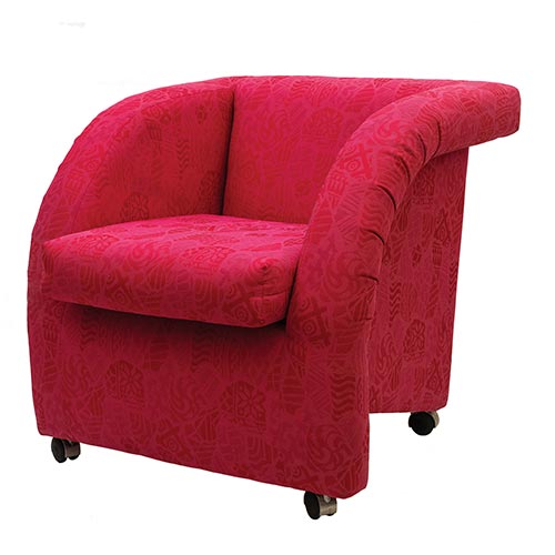 Sub.:5-On - Lote: 62 -  Sill�n de dise�o con tapicer�a fucsia. Con ruedas.