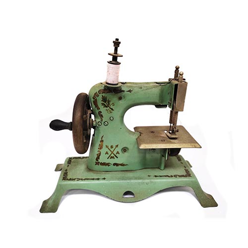 Sub.:5-On - Lote: 338A -  M�quina de coser de juguete de la marca SAMA.