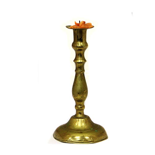 Sub.:5-On - Lote: 115 -  Candelero isabelino en bronce. Presenta da�os. 20 x 9,5 x 9,5.