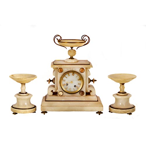 Sub.:5-On - Lote: 118 -  Guarnici�n en alabastro con aplicaciones en bronce. Francia, �poca Napole�n III.