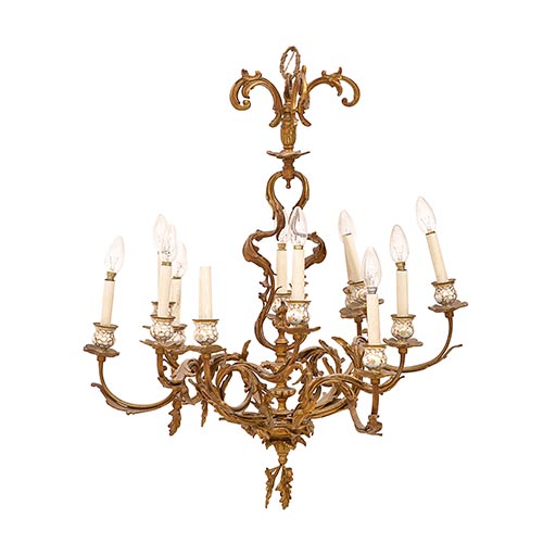 Sub.:5-On - Lote: 166 -  L�mpara de techo. Estilo Luis XV de doce luces en bronce dorado con boquillas de porcelana pintada.