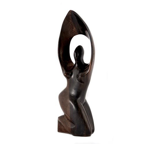 Sub.:5-On - Lote: 336 -  Mujer de rodillas con las manos sobre la cabeza