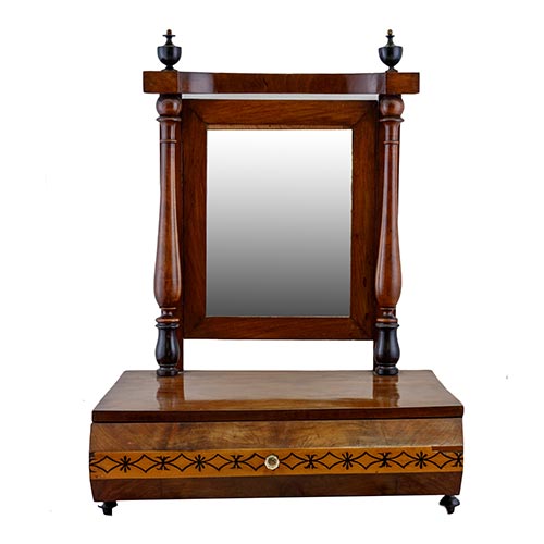 Sub.:5-On - Lote: 26 -  Tocador de sobremesa de Fernando VIII, en madera de caoba y limoncillo. Ca. 1820.