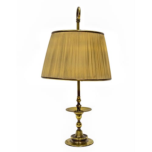 Sub.:5-On - Lote: 163 -  L�mpara de sobremesa de fuste torneado en bronce dorado. Con pantalla blanca de tela plisada.