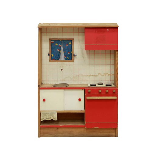 Sub.:5-On - Lote: 337A -  Cocina de juguete en madera, a�os 60.
