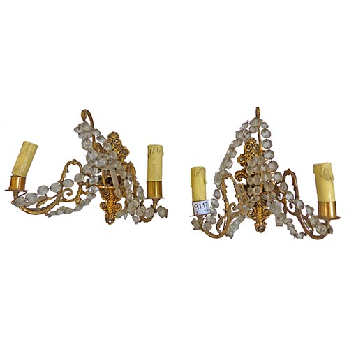 Sub.:5-On - Lote: 160 -  Pareja de apliques de pared de dos luces. En bronce y cristal.
