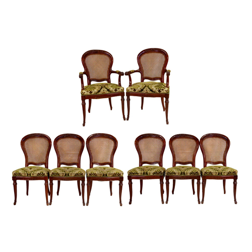 Sub.:5 - Lote: 226 -  Seis sillas de comedor y dos sillones con respaldo de rejilla y asiento tapizado.