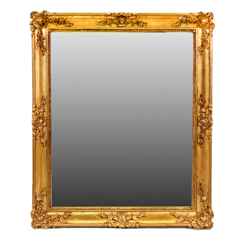 Sub.:5 - Lote: 280 -  Espejo con marco de madera con decoracin tallada en estuco. Estilo Luis XV. Con faltas.