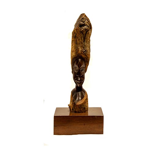 Sub.:6-On - Lote: 837 -  Escultura africana en madera tallada..