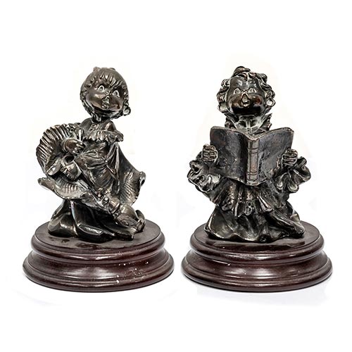 Sub.:6-On - Lote: 186 -  Pareja de monaguillos en metal plateado sobre peanas de madera.