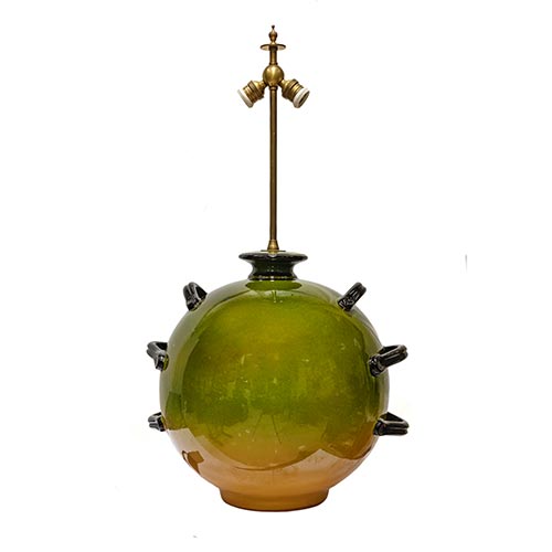 Sub.:6-On - Lote: 118 -  L�mpara en cer�mica vidriada verde con seis asas. Electrificado y porta pantallas.