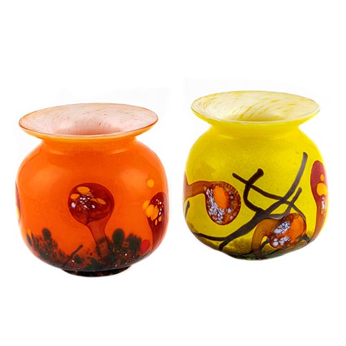 Sub.:6-On - Lote: 257 -  Dos jarrones en pasta de vidrio bajo amarillo y naranja.