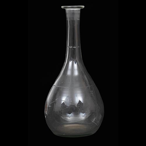 Sub.:6-On - Lote: 244 -  Licorera en cristal tallado sin tap�n.