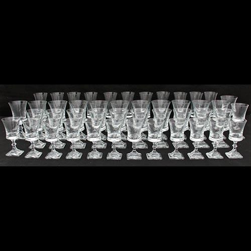 Sub.:6-On - Lote: 226 -  Cristaler�a Bayer formada por 46 piezas: 11 copas de vino tinto, 11 copas de champ�n, 12 copas de agua y 12 copas de vino blanco.