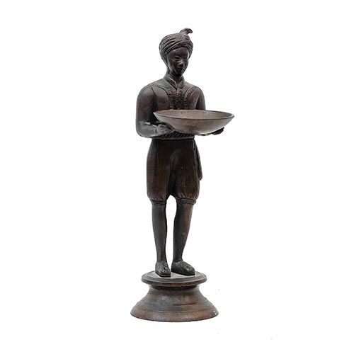 Sub.:6-On - Lote: 146 -  Figura india realizada en bronce con cesto.