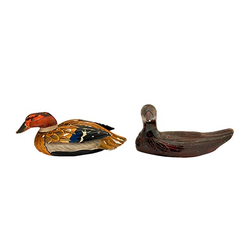 Sub.:6-On - Lote: 184 -  Dos patos realizadas en cer�mica y estuco policromado. Faltas.