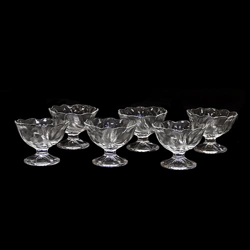 Sub.:6-On - Lote: 211 -  Seis copas para cocktail realizadas en cristal, con motivos grabados.
