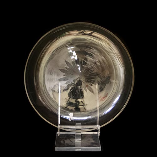 Sub.:6-On - Lote: 228 -  Bandeja realizada en cristal tallado con detalle de estrella en el centro.