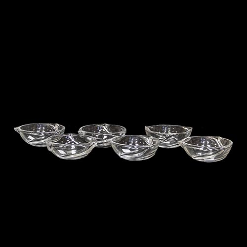 Sub.:6-On - Lote: 210 -  Seis peque�os cuencos realizados en cristal. Peque�as faltas.