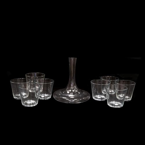 Sub.:6-On - Lote: 216 -  Decantador con ocho vasos realizado en cristal.