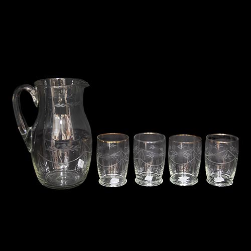 Sub.:6-On - Lote: 229 -  Jarra con cuatro vasos en cristal tallado.