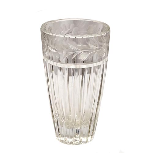 Sub.:6-On - Lote: 249 -  Vaso de cristal tallado y grabado a la rueda con cenefa floral.