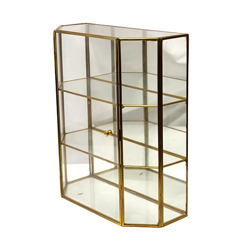 Sub.:6-On - Lote: 102 -  Pequea vitrina de colgar en cristal y estructura en metal dorado.
