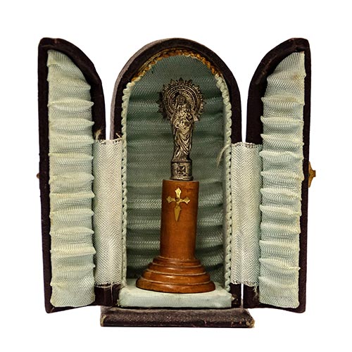 Sub.:6-On - Lote: 182 -  Peque�a virgen del Pilar con estuche