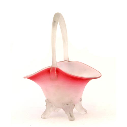 Sub.:6-On - Lote: 203 -  Cestita en vidrio opaco rosa con asa central.