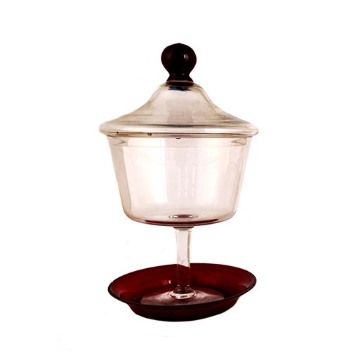 Sub.:6-On - Lote: 225 -  Compotera en cristal con tapa y bandeja roja.