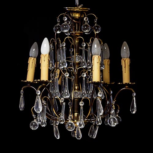 Sub.:6-On - Lote: 116 -  L�mpara de techo en bronce con pinjantes de cristal de seis luces.