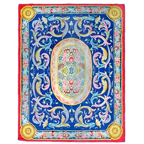 Sub.:7-On - Lote: 290 -  Alfombra en lana de estilo neocl�sico con medall�n central, decoraci�n de celos�a de flores sobre campo azul y cenefa. Alg�n deste�ido.