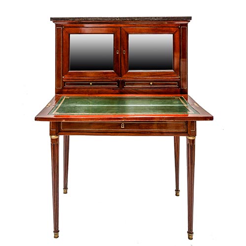 Sub.:7-On - Lote: 257 -  Bonheur de jour Luis XVI en madera de caoba con incrustaciobes de lat�n e interiores de roble. Tapa en m�rmol negro restaurada. Francia S. XVIII