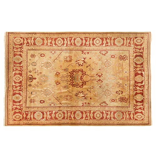 Sub.:7-On - Lote: 294 -  Alfombra en lana con decoraci�n de motivos geom�tricos.