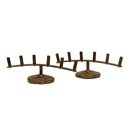 Sub.:7-On - Lote: 329 -  Pareja de candeleros alargados realizados en hierro, con seis l�mparas cada uno.