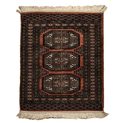 Sub.:7-On - Lote: 297 -  Alfombra peque�a persa con motivos octogonales en el campo central.