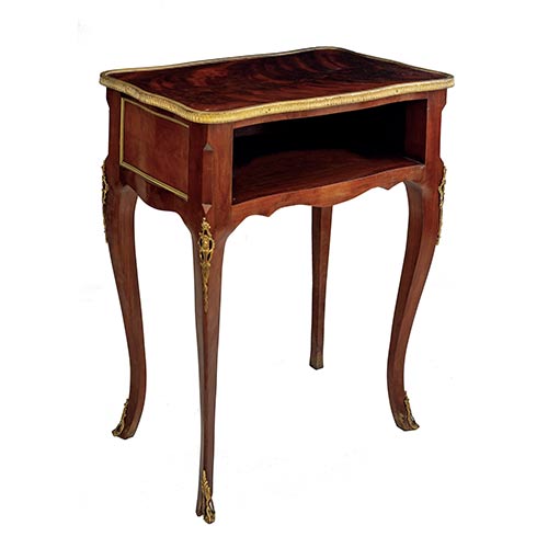 Sub.:7-On - Lote: 262 -  Mesilla con aplicaciones en bronce. Falta caj�n.