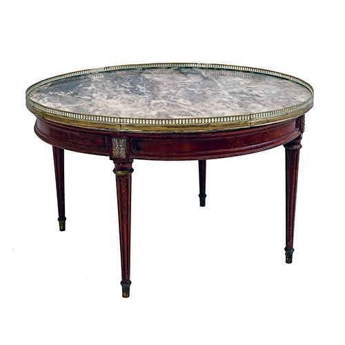Sub.:7-On - Lote: 236 -  Mesa baja circular con tapa de m�rmol y galer�a de bronce.