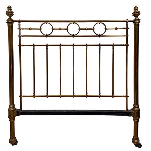 Sub.:7-On - Lote: 220 -  Cabecero dorado en hierro y lat�n con decoraci�n geom�trica.