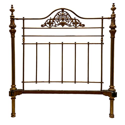 Sub.:7-On - Lote: 232 -  Cama en lat�n con dos cabezales. siglo XIX