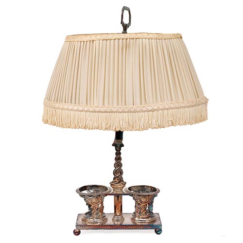 Sub.:7-On - Lote: 324 -  L�mpara de sobremesa electrificada en metal plateado. Origen vinagreras.