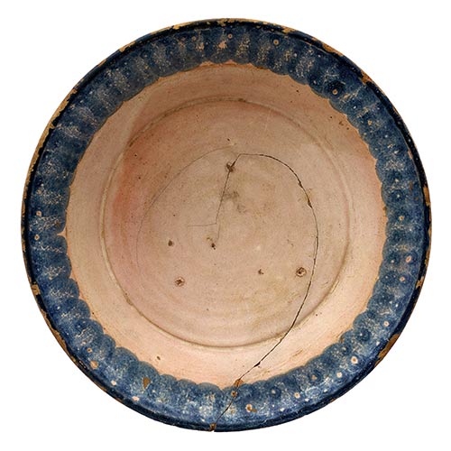 Sub.:7-On - Lote: 344 -  Plato en cer�mica con orla esponjada en azul. Teruel. Pelo y la�ado.
