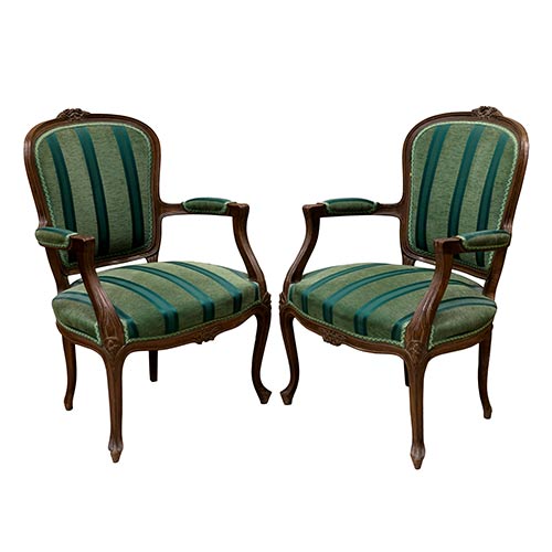 Sub.:7-On - Lote: 265 -  Pareja de butacas estilo Luis XV en madera natural.