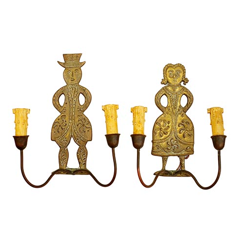 Sub.:7-On - Lote: 331 -  Pareja de apliques de pared en bronce y dos luces con forma de personajes.