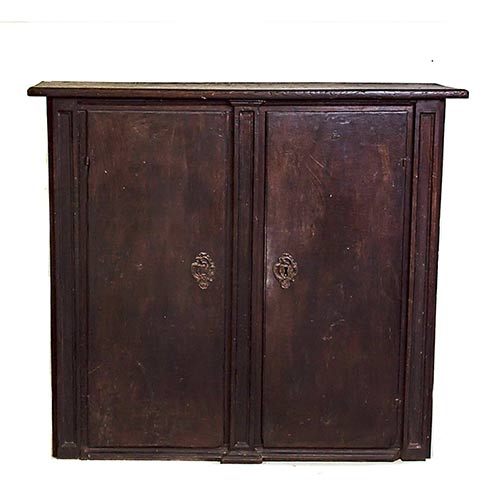 Sub.:7-On - Lote: 218 -  Taquill�n de dos puertas en madera de roble.