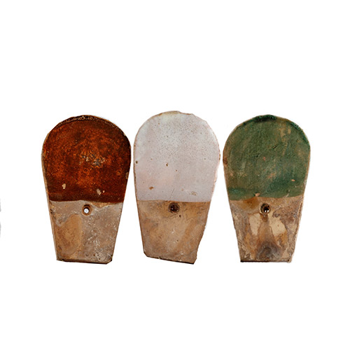 Sub.:7 - Lote: 1303 -  Lote formado por tres tejas l�grimas en cer�mica de muel del siglo XVI.