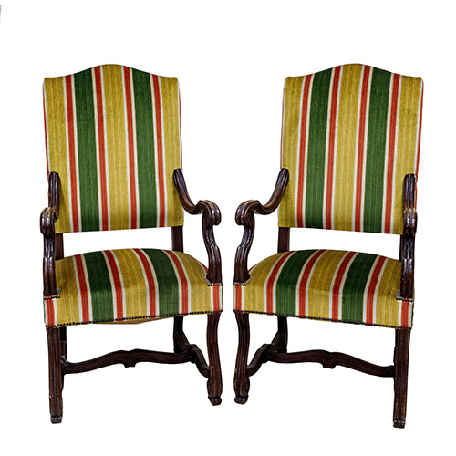 Sub.:7 - Lote: 1271 -  Pareja de sillones Luis XIII en madera patinada, con respaldo y asiento tapizados.