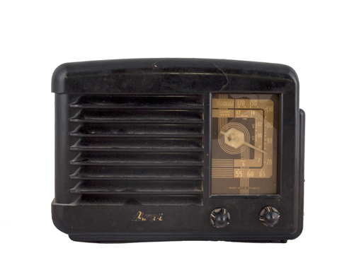 Sub.:7 - Lote: 145 -  Antigua radio ca. 1950. Con desperfectos.