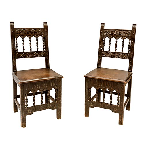 Sub.:8-On - Lote: 61 -  Pareja de sillas rsticas en madera tallada.